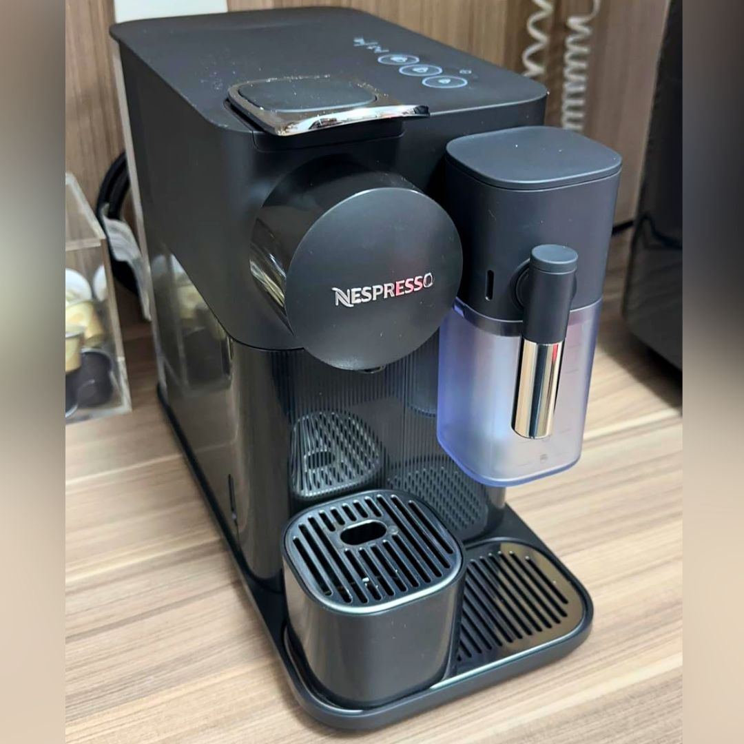 Nespresso Cafeteira Lattissima One Preta 110V