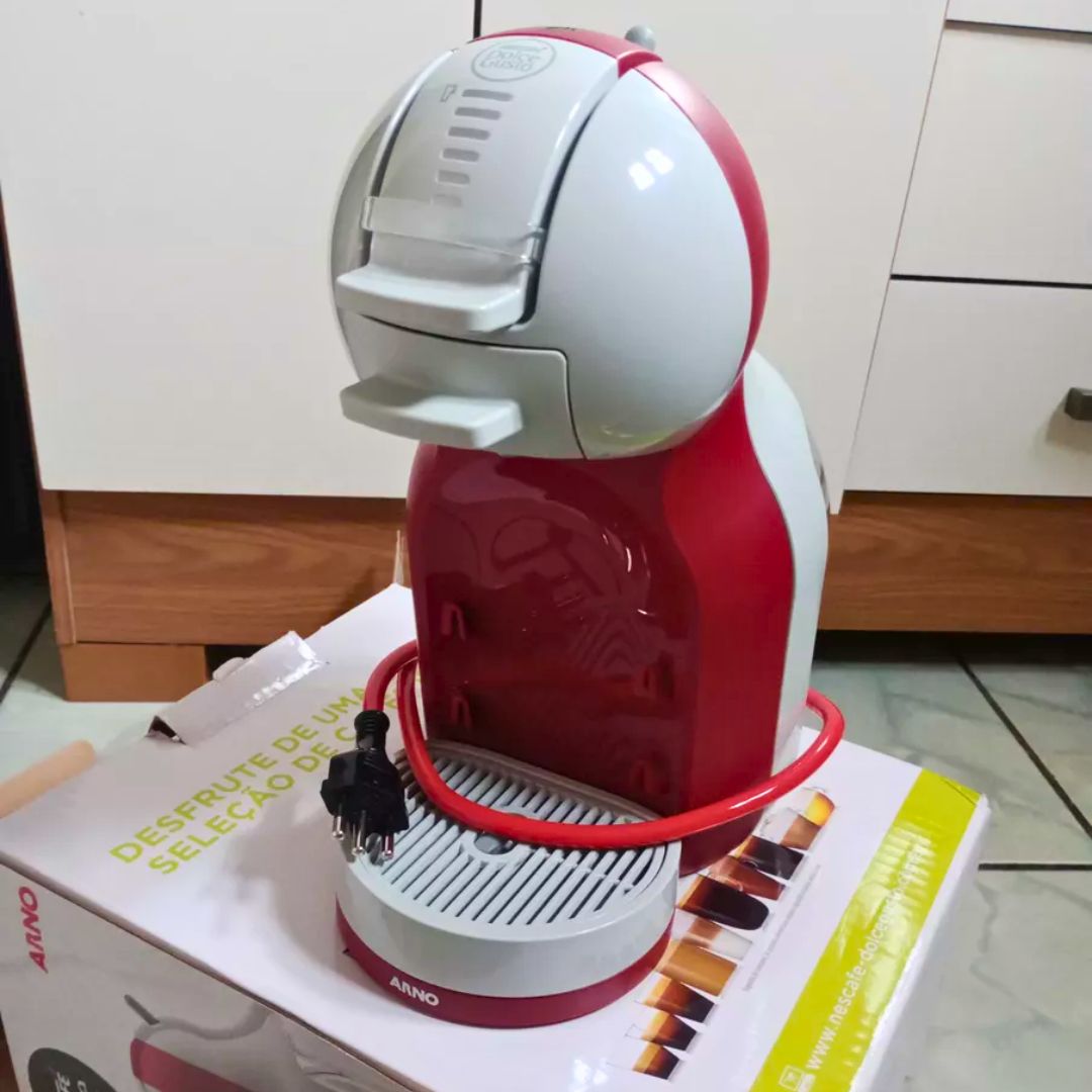 Cafeteira portátil Nescafé Dolce Gusto Arno Mini Me automática vermelha para cápsulas monodose