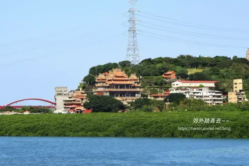 00026 社子島頭公園遠眺關渡宮.webp