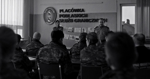 Zielona.granica.AKA.Green.Border.2023.1080p.BluRay.PL.DDP5.1.x264 PTer.mkv snapshot 00.40.37 [2024.1.jpg