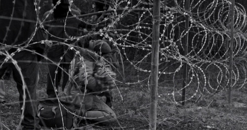 Zielona.granica.AKA.Green.Border.2023.1080p.BluRay.PL.DDP5.1.x264 PTer.mkv snapshot 00.09.25 [2024.1.jpg