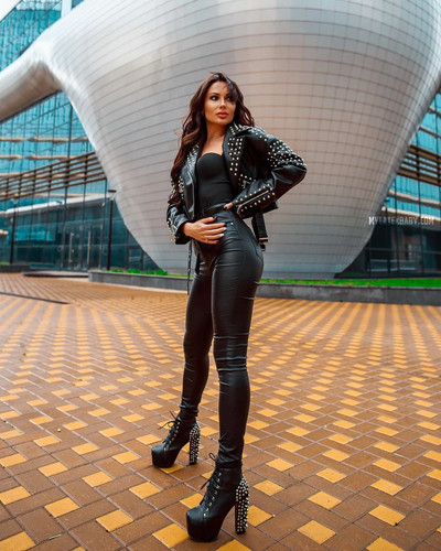 LederLegins490eugenechulitskyphoto Girl @little ludda~mylatexbaby