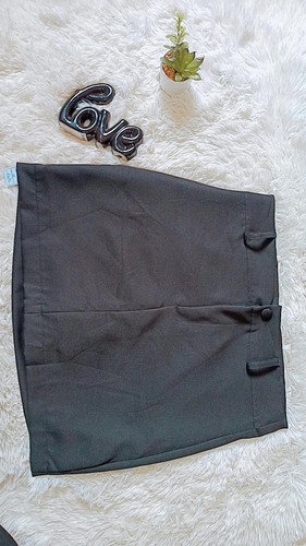 0193-04-01 / SHORT SAIA ALFAIATARIA  PRETO.jpg