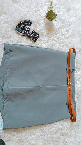 0129-04-15 / SHORT SAIA ALFAIATARIA C/ CINTO  CINZA.jpg