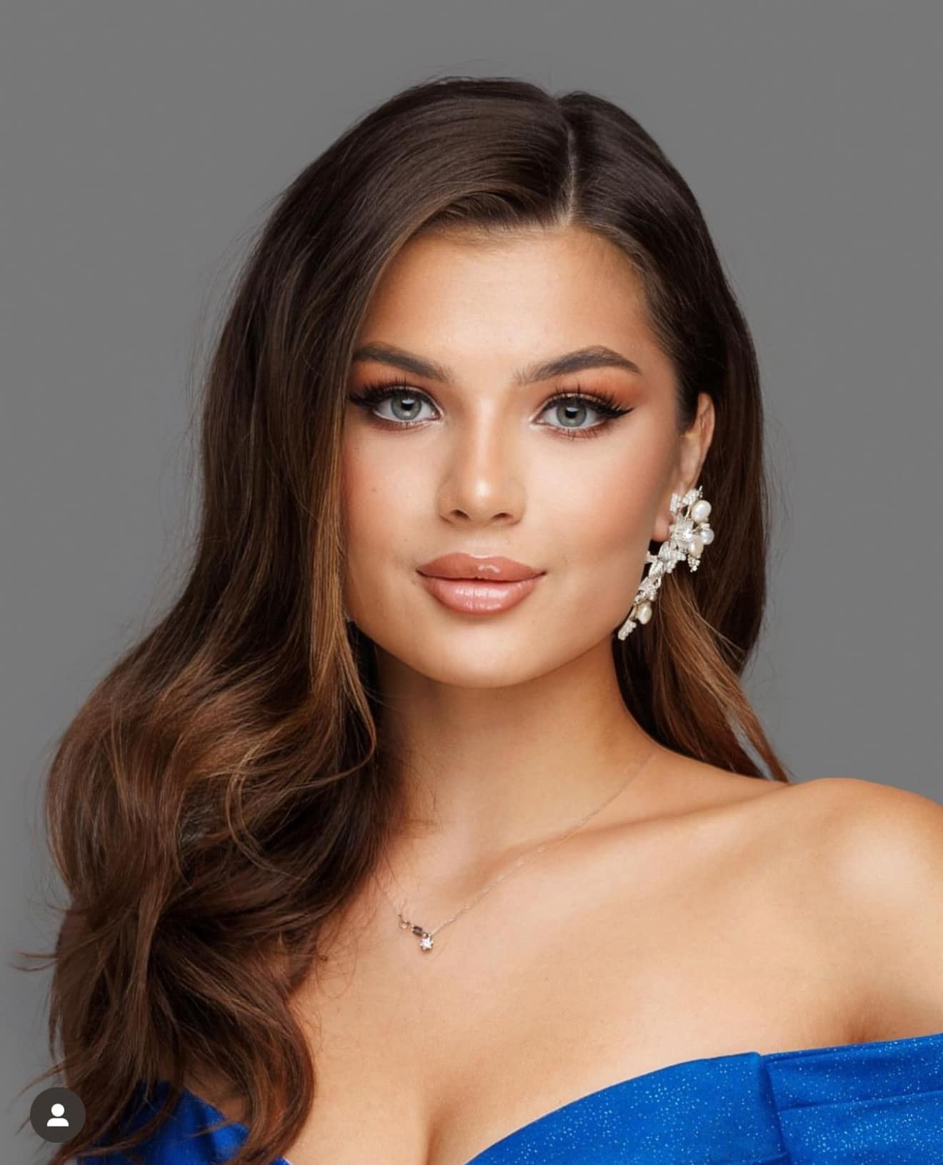 traz 11 anos, estonia regressa de participar em miss universe. 22emfn4