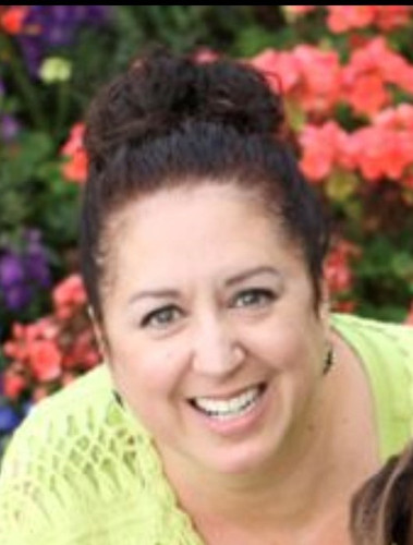 Lynda headshot 002.jpg