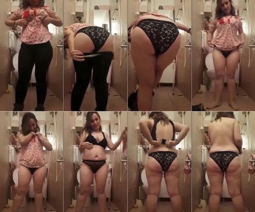 بتدخل الحمام تقلع وتعرض لحبيبها هايجة نيك