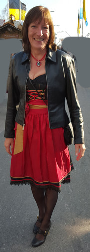 LederladyT Lederjacke Dirndl 2.jpg