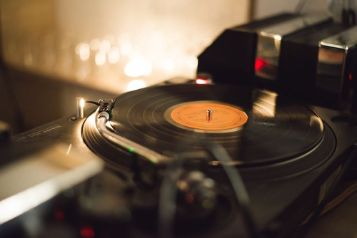 This app lets you record and listen to your vinyl on your phone.jpg