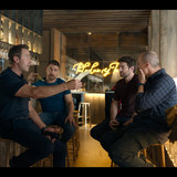 Alpha.Males.S03E01.Pokrokovi.muzi.1080p.NF.WEB DL.CZ ES.DD+5.1.x264 My.mkv snapshot 01.21 [2025.01.1