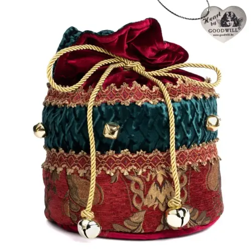 Игрушки под елку - https://salonhomedecor.ru/catalog/dekor_interera_/novyy_god/igrushki_pod_elku/.webp