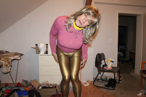 fat ugly dumpcum Elke public for expose (10).jpg