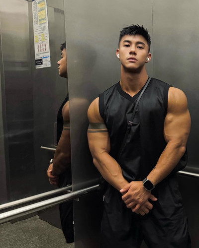 Photo shared by E V Λ Ν on July 10, 2024 tagging @outof official. Không có mô tả ảnh...jpg