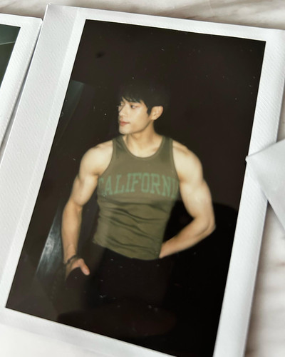 Photo by yehao on September 05, 2024. Có thể là hình ảnh về 1 người và máy ảnh chụp lấy ngay..jpg
