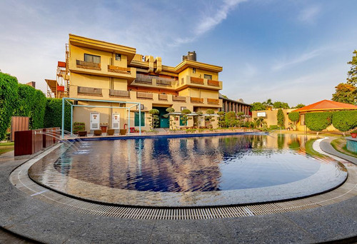 Ring in 2025 with Luxe: Exclusive New Year Packages Await!.jpg