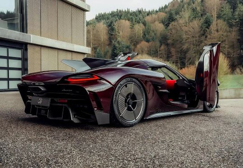 koenigsegg jesko absolut finished in red tinted carbon v0 nza7fy8h9jrc1.jpg