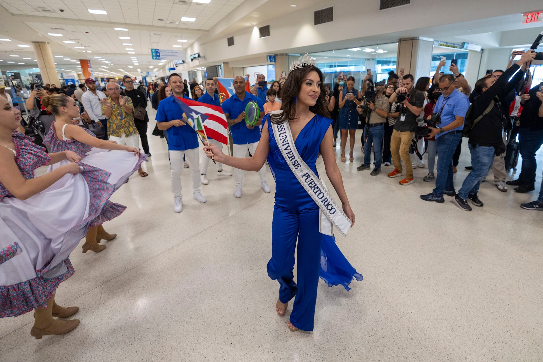 Salida ✈️ Jennifer Colon Miss Universe Puerto Rico 2024 rumbo a Mexico 2ChabMF