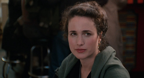 Green.Card.1990.1080p.BluRay.CZ SK EN.x264 EA.mkv snapshot 00.03.06 [2025.02.06 20.42.25].jpg