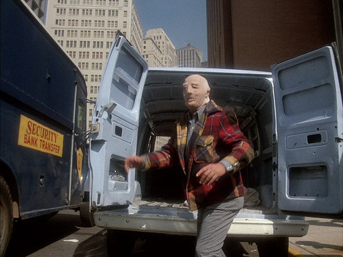Kojak.S01E01.Siege.of.Terror.1080p.AMZN.WEB DL.CZ EN.DD+2.0.H.264 playWEB.mkv snapshot 02.56 [2025.0