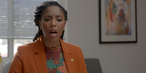 Shrinking.S02E01.Jimmying.1080p.ATVP.WEB DL.EN.DDPA5.1.x265 HEVC My.mkv snapshot 24.07 [2025.02.06 1