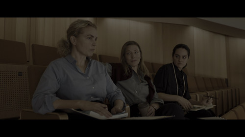 Tar.2022.Hybrid.2160p.MA.WEB DL.CZ EN.DDP.5.1.Atmos.DoVi.HDR.H.265 HDT.mkv snapshot 01.03.32 [2024.1.jpg