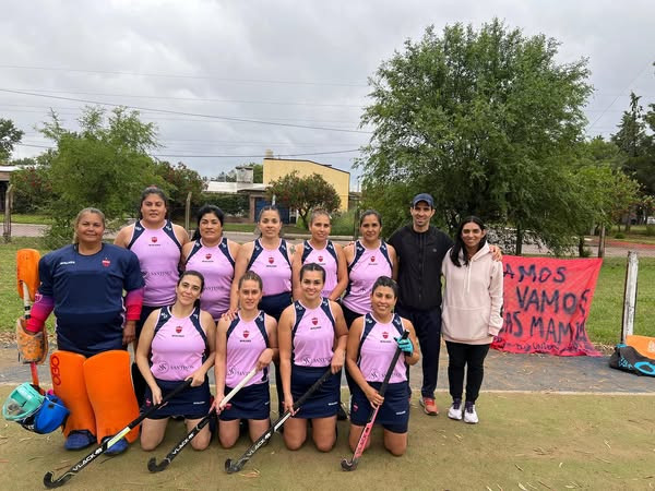 469070934_889047076684058_2338888874628070030_n.jpg Santa Isabel: Equipo de hockey Mamis logra un nuevo podio