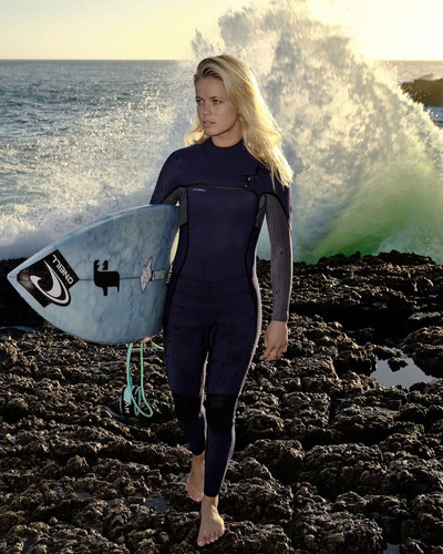 SURfing407@charlottevanberkum~modeling wetsuits for @oneilleurope wetsuit this one, the Hyperfreak F