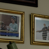 The.Crown.S06E02.Two.Photographs.1080p.BluRay.CZ EN.DD+5.1.x265.HEVC My.mkv snapshot 01.54 [2024.12.