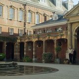 The.Crown.S06E02.Two.Photographs.1080p.BluRay.CZ EN.DD+5.1.x265.HEVC My.mkv snapshot 22.32 [2024.12.