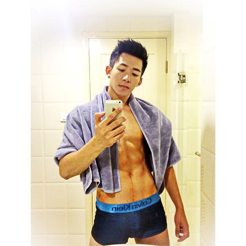 tumblr o5b1l8HsPk1swfg96o1 1280.jpg