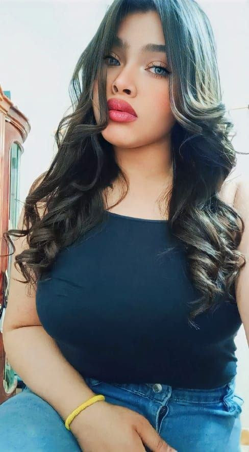 بطل بجسم وبزاز مثيرة 2HlDVNj