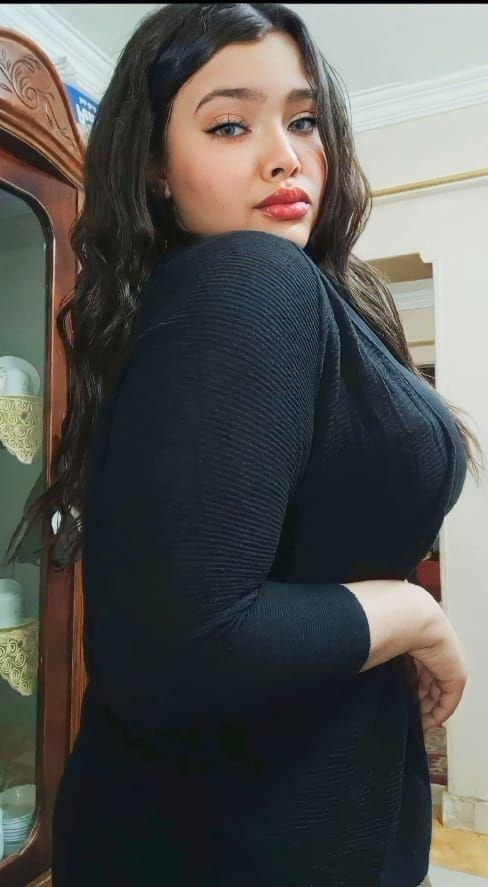 بطل بجسم وبزاز مثيرة 2HlDWDx
