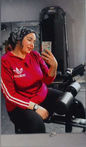 المزه فرحانة ببزازها وانا فرحان جدا اني شوفت بزاز حلوة بالشكل ده 2Hp965x