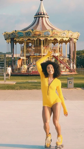 3AELECTRICWOMAN@vitorialbanese Untitled