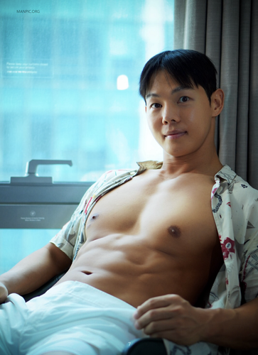 The Boy Series 17 Saeroi (6).png