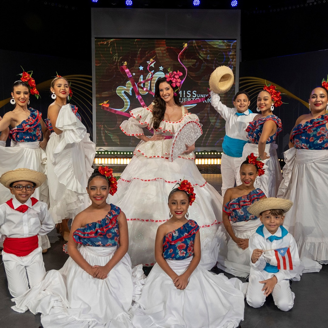 traje tipico de puerto rico para miss universe 2024. 2JyNVIe