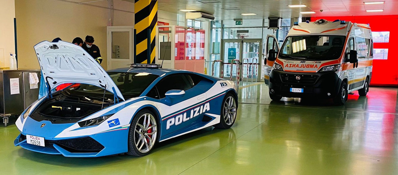 VIDEO Polizia in Lamborghini per la consegna di organi per i trapianti