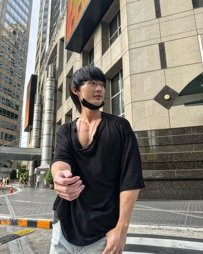 Photo by 𝕾 on August 11, 2024. Có thể là hình ảnh về một hoặc nhiều người, vòng chocker và cà vạt bo.jpg