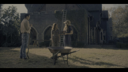 The.Haunting.of.Hill.House.S01E02.Open.Casket.2160p.NF.WEB DL.CZ EN.DDP.5.1.DoVi.HDR.HEVC SiC.mkv sn.jpg