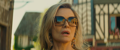 The Family (2013) Hin Eng (1080p BluRay 10bit x265 COSMOS) [PMZ].mkv 20241209 183610.952.jpg