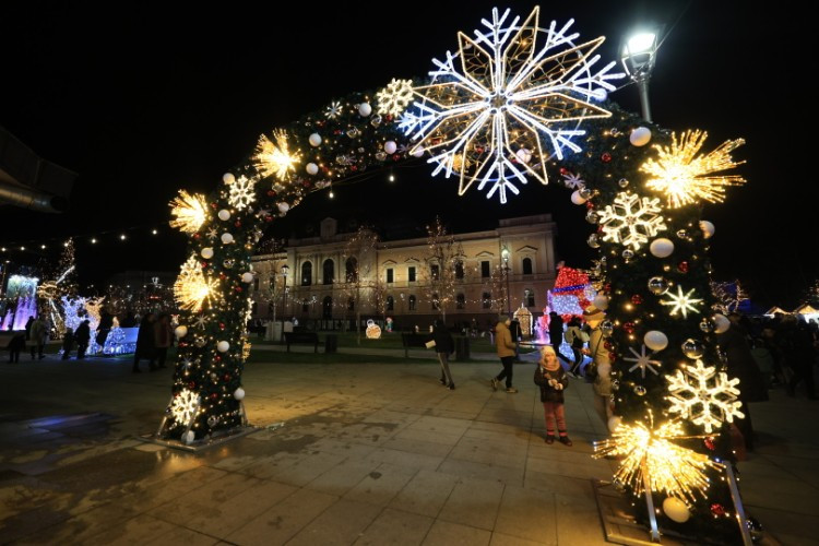 Prve večeri zime u Kragujevac stigla i Zimska čarolija