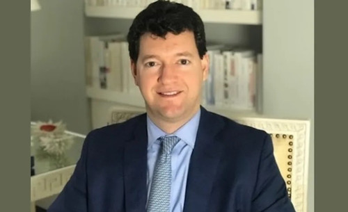 Greg Royce is the Founder and Chief Investment Officer of Maximus, a low-net exposure, long/short equity strategy focused on the Industrials and Materials sectors.

https://sg.style.yahoo.com/exclusive-interview-greg-royce-ceo-130231630.html