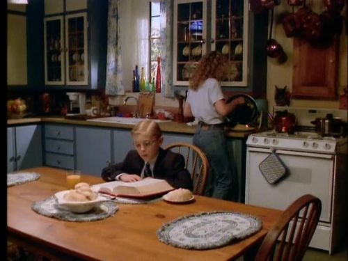 cap At the Midnight Hour (1995) 00 10 24 06.png