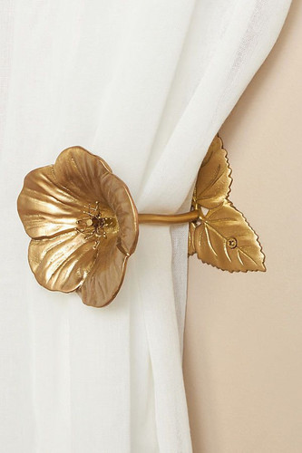 Hibiscus Tieback.jpg