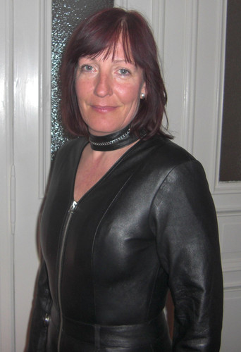 ledersuit t2 51626517817 o.jpg