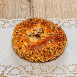 10403076 z pieca rodem Food bajgiel z kielkami zboz 1x1