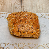 10403076 z pieca rodem Food buleczka orkiszowa 4x3