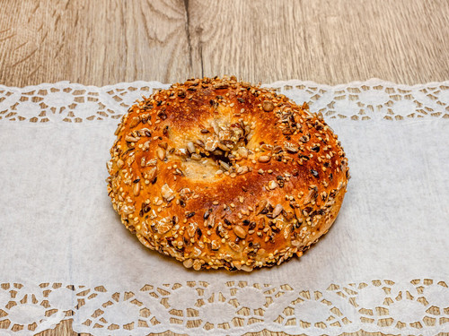 10403076 z pieca rodem Food bajgiel z kielkami zboz 4x3.jpg