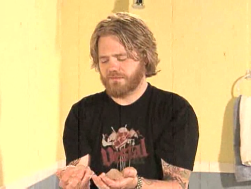 cap Homewrecker S01E01 00 12 36 06.png