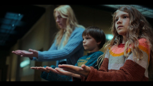 Dear.Child.S01E01.Hannah.1080p.NF.WEB DL.CZ DE.DD+5.1.H.264 LLL.mkv snapshot 00.56 [2024.12.10 22.59.jpg
